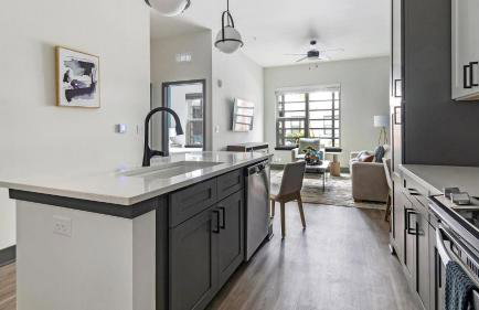 Landing Stunning 1BD Gym Yoga Studio - Foto 9