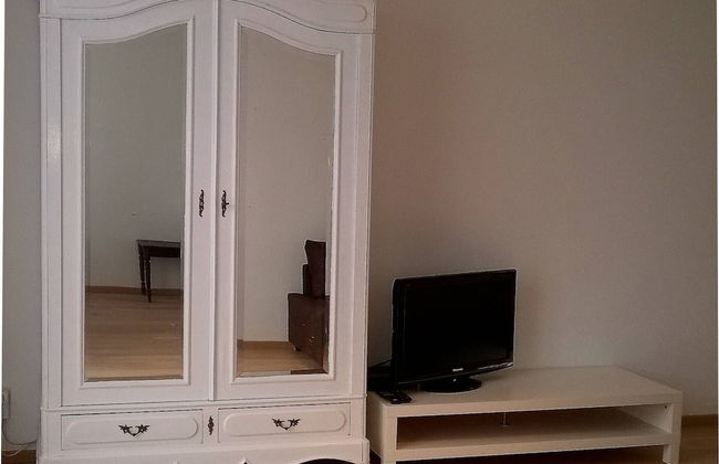 Almost White, Near Train, Metro N7688 - Foto 4