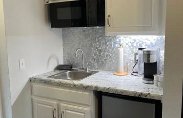 Couples Condo Retreat Overlooking Golf Course - Foto 19