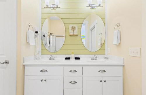 Lion of the Beach - Photo 48