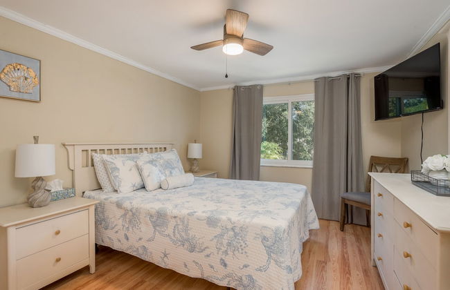 Great 6BR for All Ages/Heated Pool 5 Min to Beach by RedAwning - Foto 11