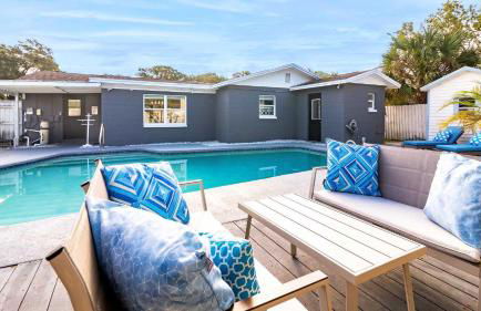 Sun Bay Getaway - Backyard Pool w Winter Rates - Foto 2