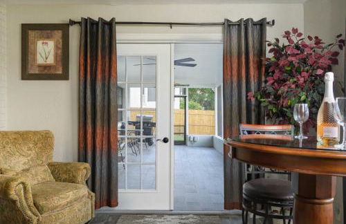 Hook, Line and Leisure Lakefront Gem with Porch! - Foto 20