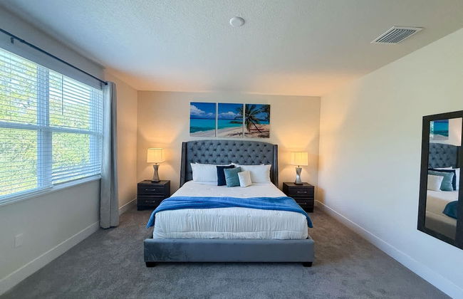 Modern 4BR Family Home With Private Pool - Photo 7