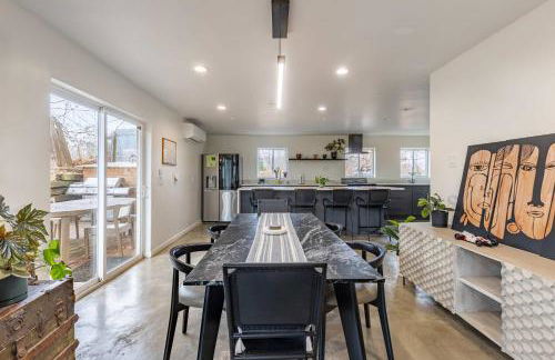 Modern 5BR Home with Mtn Views BBQ & Pool Table - Foto 6