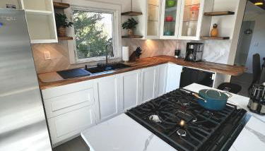 Waterfront Lakehouse Getaway in Clinton with HOT TUB - Foto 5