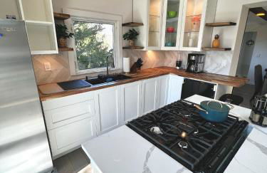 Waterfront Lakehouse Getaway in Clinton with HOT TUB - Foto 5