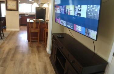 SAND CASTLE-Fun For Big Groups-Walk to Beach, Heated Pool, Lanai - Foto 12