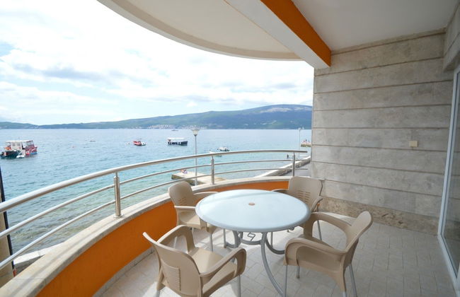 Seafront Apartment Bijela - Foto 9