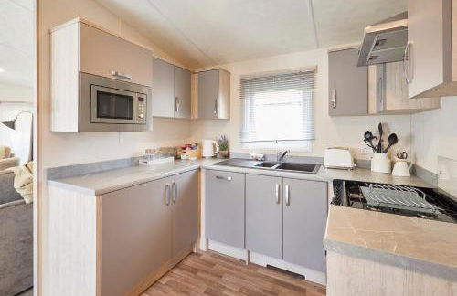 Pine Lodge with Hot Tub - Foto 18