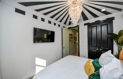 BrandNew! Secret Garden HTX |5BR w/GameRoom+HotTub - Foto 63