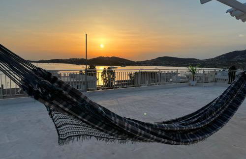 Athens Palaia Fokaia Entire Flat 2 bedrooms with panoramic sea views and a massive veranda , only steps away from the beach and amenities - Foto 1