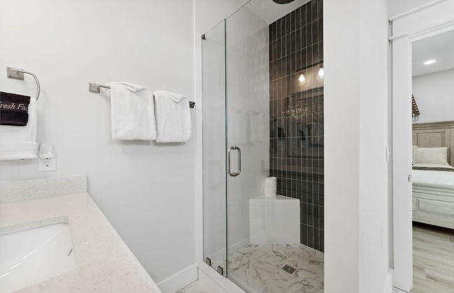 Grand Retreat I! 4BR 5BA Sleeps 15! Private Pool! Luxury and Comfort Await! - Foto 26