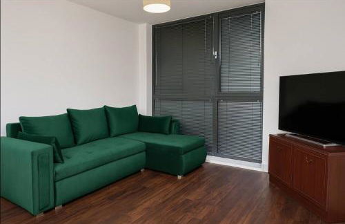 Modern 2 Bed Flat with parking Next to Basildon Station - Foto 6