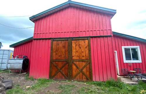 Rustic Safari Tent on a Wonderful Farm Surrounded by Nature for an Amazing Glamping Experience in Otego, New York - Foto 11