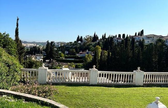 Beautiful Villa With Pool Scenic Views Sleeps 8 - Photo 3