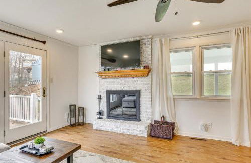 Walk to Lake Hopatcong Vibrant Home with Deck! - Foto 8