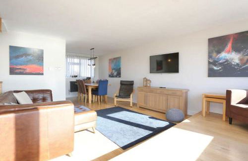 Fabulous beachfront 3 bed house with parking - Foto 6