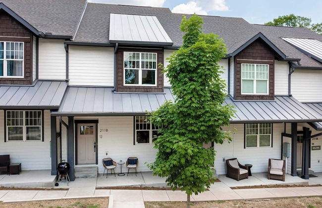 Waverly by Avantstay Nashville-inspired Townhome w/ Luxury Kitchen, Pool Table - Foto 1