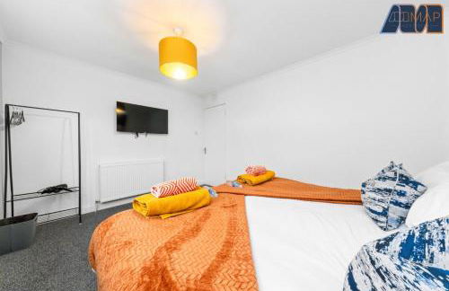 Cosy 2-Bed House I Easy Edinburgh Access I Sleeps 4 - Photo 2