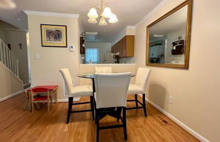 Charming Town House in Fantastic Gaithersburg - Foto 3