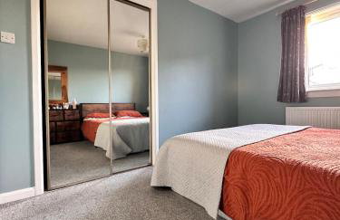 Warm & Stylish Stay Near Everything you need - Photo 2