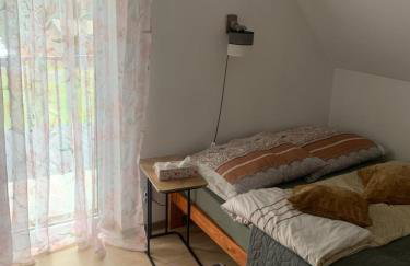 Domek w lesie blisko rzeki - Foto 9