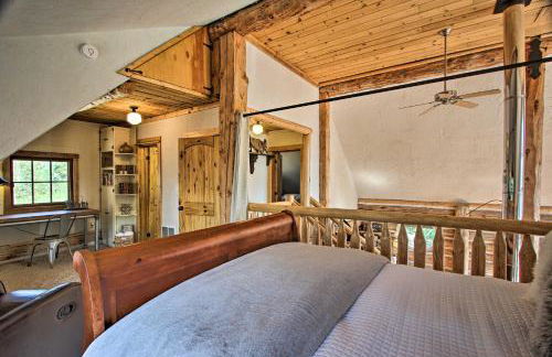 Snow Pine Retreat - Remote Crescent Log Cabin! - Foto 14