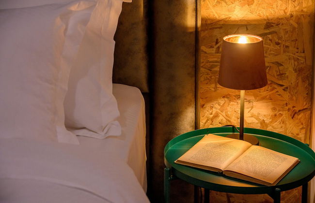 Yellow house with private parking - Photo 10