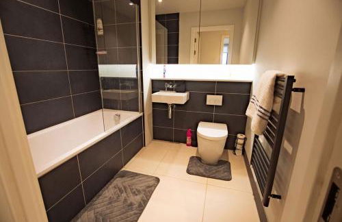 Luxury sky suites 2 bedroom 2 bathroom city centre apartment - Foto 5