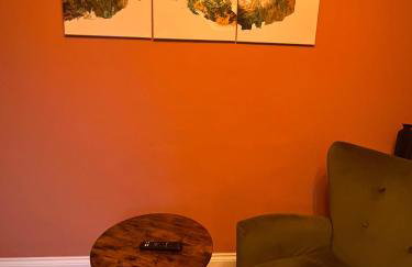 Stylish 2Bed Ground Floor Flat with Private Garden - Photo 22