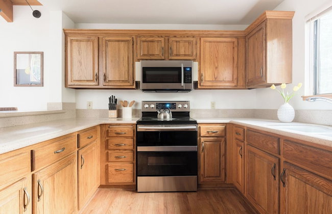 Wolfe by AvantStay | 5mins NorthStar! Fireplace, 2 Private Decks! - Photo 124