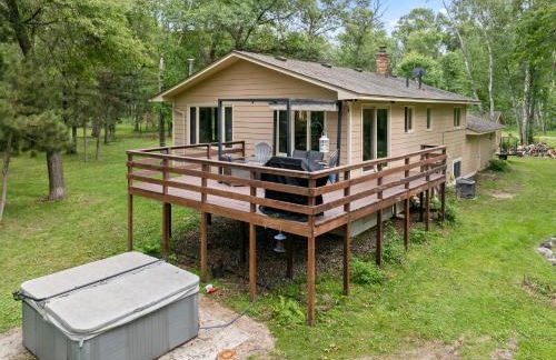 Large Home with lake views and space to entertain friends - Foto 35