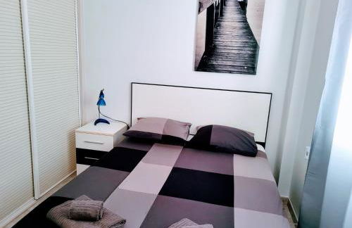 2 bedroom apartment with a pool - Foto 27