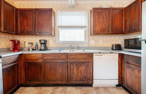 Great 4BR Home Near Emerald Pointe & Downtown - Foto 12