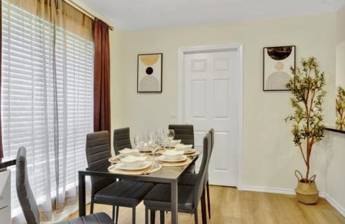 City Gem 4BR with POOL Sleeps 8 - Foto 17