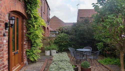 1 Woods Garth - Photo 2