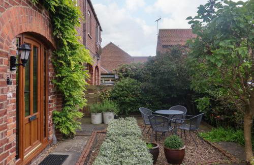 1 Woods Garth - Photo 2