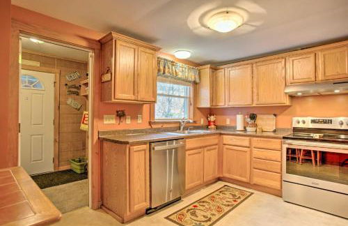 Spacious Bethlehem Mountaintop Home with Deck and View - Foto 8