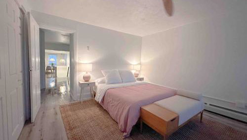 Retreat with Parking Sleeps 6 - Foto 1