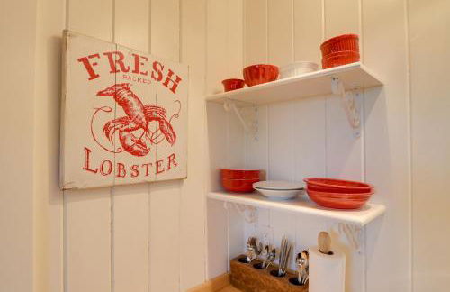 Beachfront Brooklin Studio with Private Balcony! - Photo 7