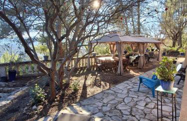 Les Ribas villa groupe, de 4 a 14 personnes, maison familiale, séjour nature, calme, Provence, Plaine des Maures, proche mer, Verdon, randonnée, terrain arboré, jeux enfants, pétanque, ping-pong, cuisine équipée, grande capacité, vacances en groupe - Foto 26