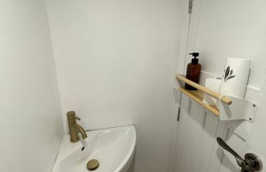 Cheerful 2 bed house on Causeway Coastal Route with parking - Foto 41