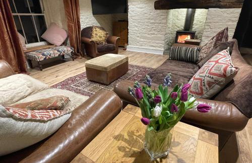 Large Historic Farmhouse in Rhondda Valley Perfect for Groups with Hot Tub - Foto 9