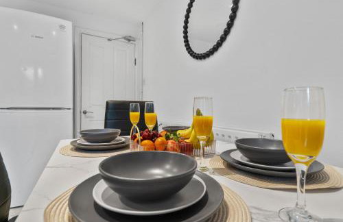 KingstonUponThames Contractor Sleeps8 Parking - Photo 46