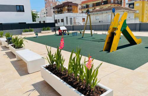 Apartamento nuevo junto al mar con plaza de garaje!! Perfecto para familias - Photo 44