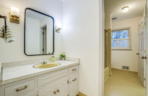 Lakefront Raleigh Home with Deck 12 Mi to Downtown! - Foto 17