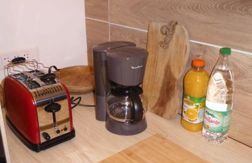 le chalet Cerdan - classé 3 étoiles - 5 personnes - 2 chambres- parking -garage-jardin-WIFI-rénové en 2023 - Foto 12