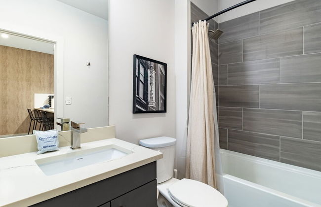 Astra Modern Midtown Retreat With Pool Gym Steps to Dining Broadway - Foto 24