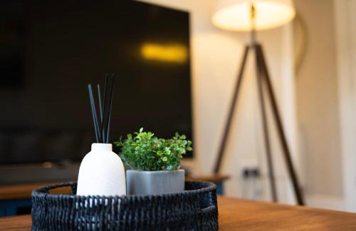 Modern 2 Bedroom Flat, Central Chatham, Self Check-in - Foto 4